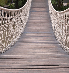 H&auml;ngebr&uuml;cke &uuml;ber Flu&szlig;