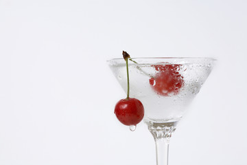 グラスの中のサクランボ