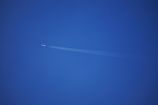 飛行機雲 Images Browse 4 706 Stock Photos Vectors And Video Adobe Stock 飛行機雲 Images Browse 4 706 Stock Photos Vectors And Video Adobe Stock