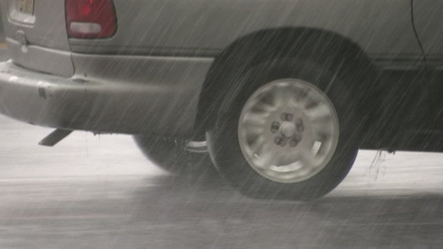 Llanta en la lluvia