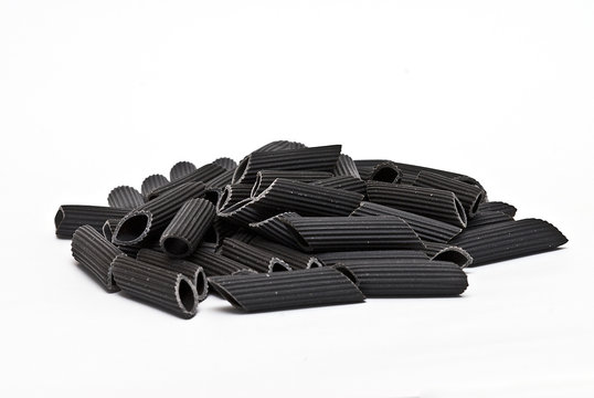 Macarrones negros.