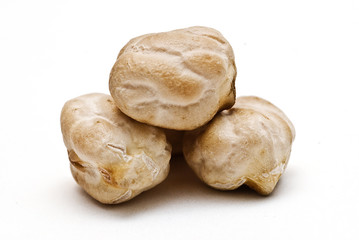 Tres garbanzos.
