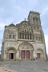 Fototapeta na wymiar Bazylika Sainte-Marie-Madeleine z Vézelay, Burgundia, Francja