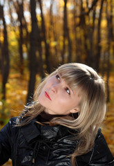 Naklejka premium portrait of pretty girl looking upward