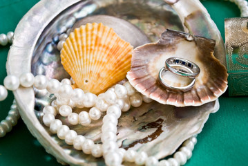 rings and pearls