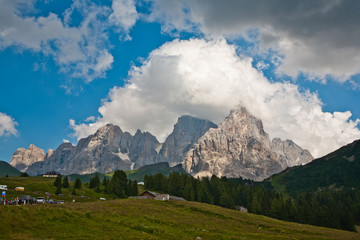 auf dem Passo di Rolle, einem alten Alpenpass der Dolomiten