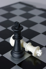 Chess kings: loose and winner