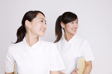 看護師女性2人のポートレート