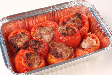 tomates farcies dans une barquette alu