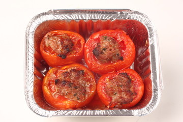 tomates farcies dans une barquette alu