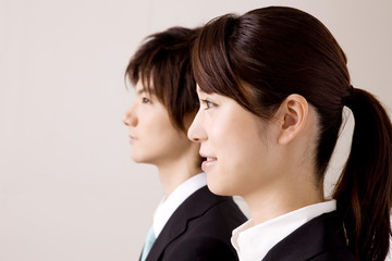 面接を受ける男女