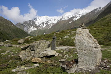 Fototapeta na wymiar ludzie z kamienia w Południowym Tyrolu