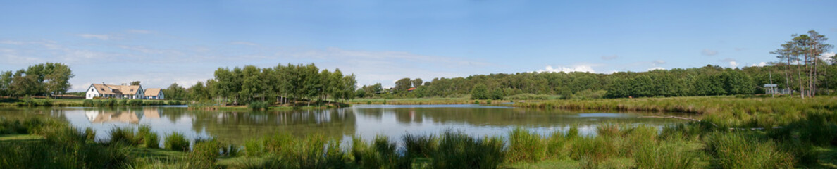 Fototapeta na wymiar lake house panorama