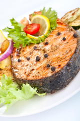 salmon with vegetables and lemon