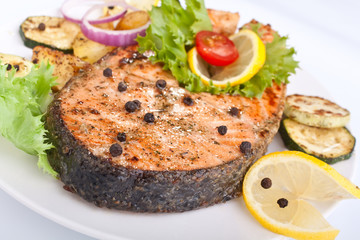 salmon with vegetables and lemon