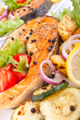 salmon with vegetables and lemon