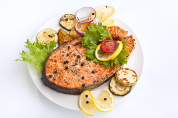 salmon with vegetables and lemon