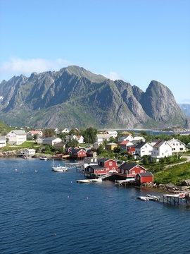 Cabanes rouges en Norv&egrave;ge