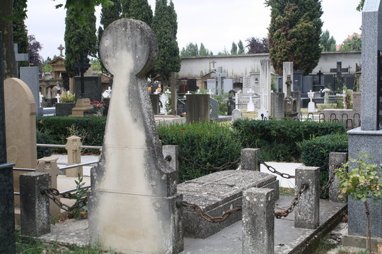 Tumbas en el cementerio de Pamplona, Navarra.