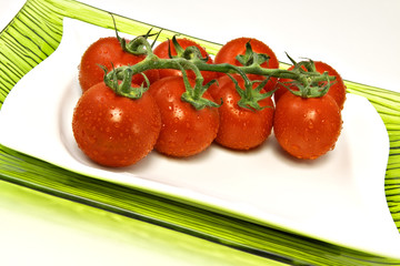 Tomaten auf einem Teller