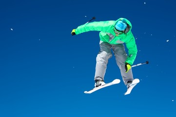Fototapeta na wymiar skier