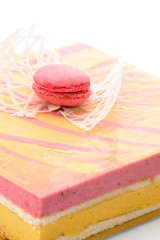 Mousse surmontée d'un macaron