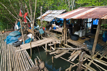 Fischerhütten in den Mangrovensümpfe, Koh Chang