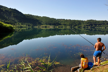 Pescando nel lago