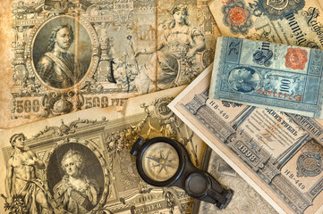 Fototapeta na wymiar starożytny pieniądze i kompas