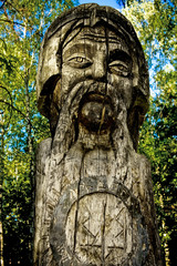 Fototapeta na wymiar Drewniane idol