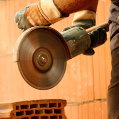 Worker cutting bricks - 16209286
