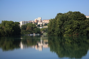 Fototapeta na wymiar Croix-Rousse, lac du parc de la Tête d'Or,Lyon