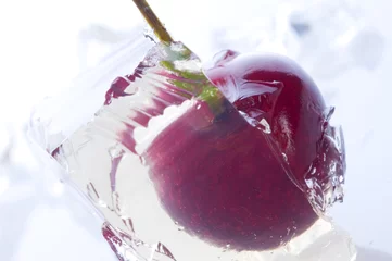Cercles muraux Dans la glace fruit frais