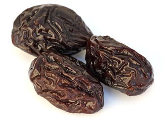 trois pruneaux