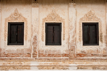 Obraz na płótnie Canvas Traditional Thai style church windows