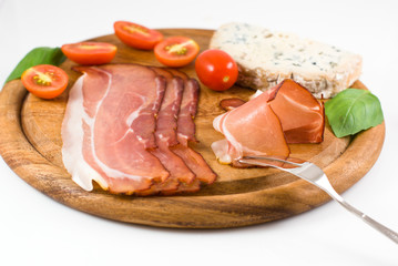 Schwarzwaeleder Schinken und Blauschimmelkaese