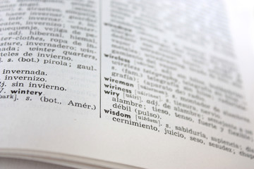Fototapeta premium 'wisdom' word in English-Spanish dictionary