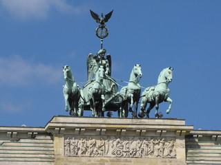 Fototapeta premium statue with horses