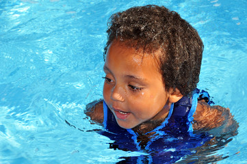 enfant nageur