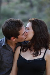 Naklejka premium young couple kissing