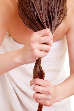 Haare auswringen