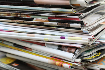 une pile de magazines
