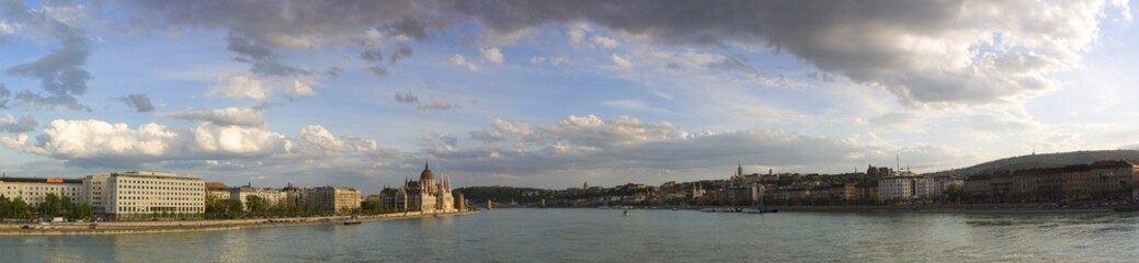 Fototapeta na wymiar Budapest panorama on Denube river