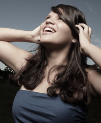 Obraz premium Young girl touching her head