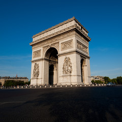 Fototapeta na wymiar Arc de Triomphe - Łuk Triumfalny w Paryżu