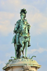 Fototapeta na wymiar the statue of king Jose I praca do comercio lisbon