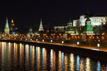 Fototapeta na wymiar Kreml nabrzeże nocą
