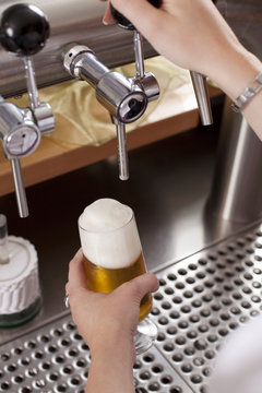 frisch gezapftes bier