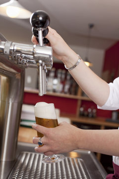 frisch gezapftes Bier