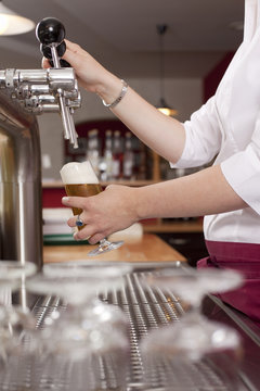 frisch gezapftes bier